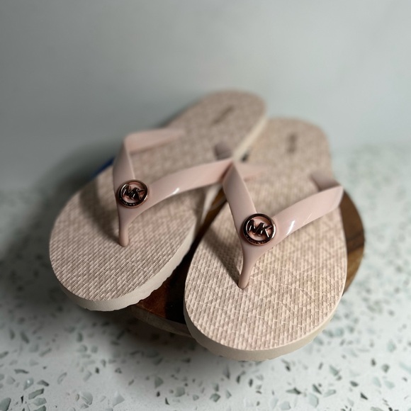 New Micheal Kors Pink Flip Flop with MK charm Womens size 9 - Picture 6 of 9